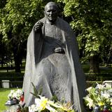 Image: John Paul II Monument in the Strzelecki Park (ul. Lubicz) in Kraków